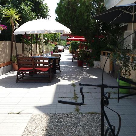 Hotel Alexandros II Toroni Buitenkant foto