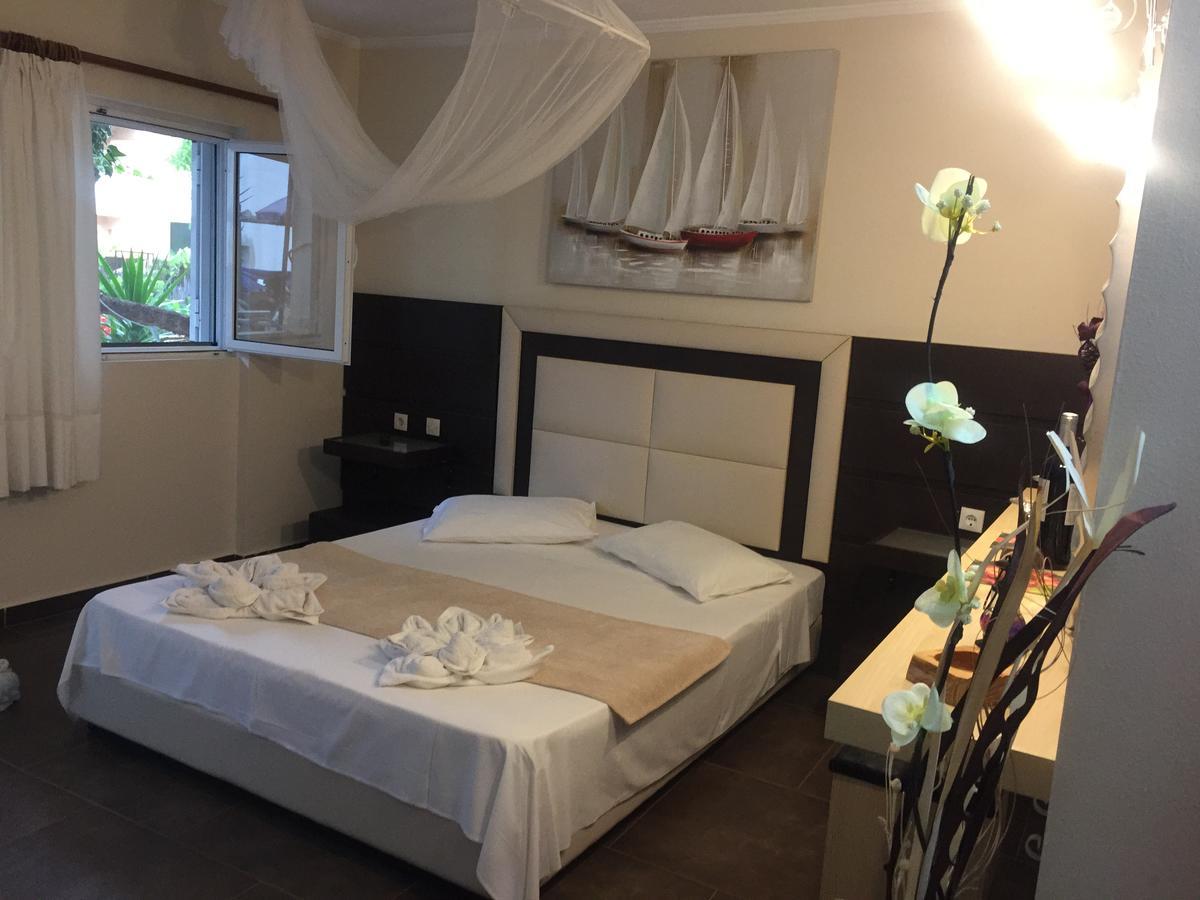 Hotel Alexandros II Toroni Buitenkant foto