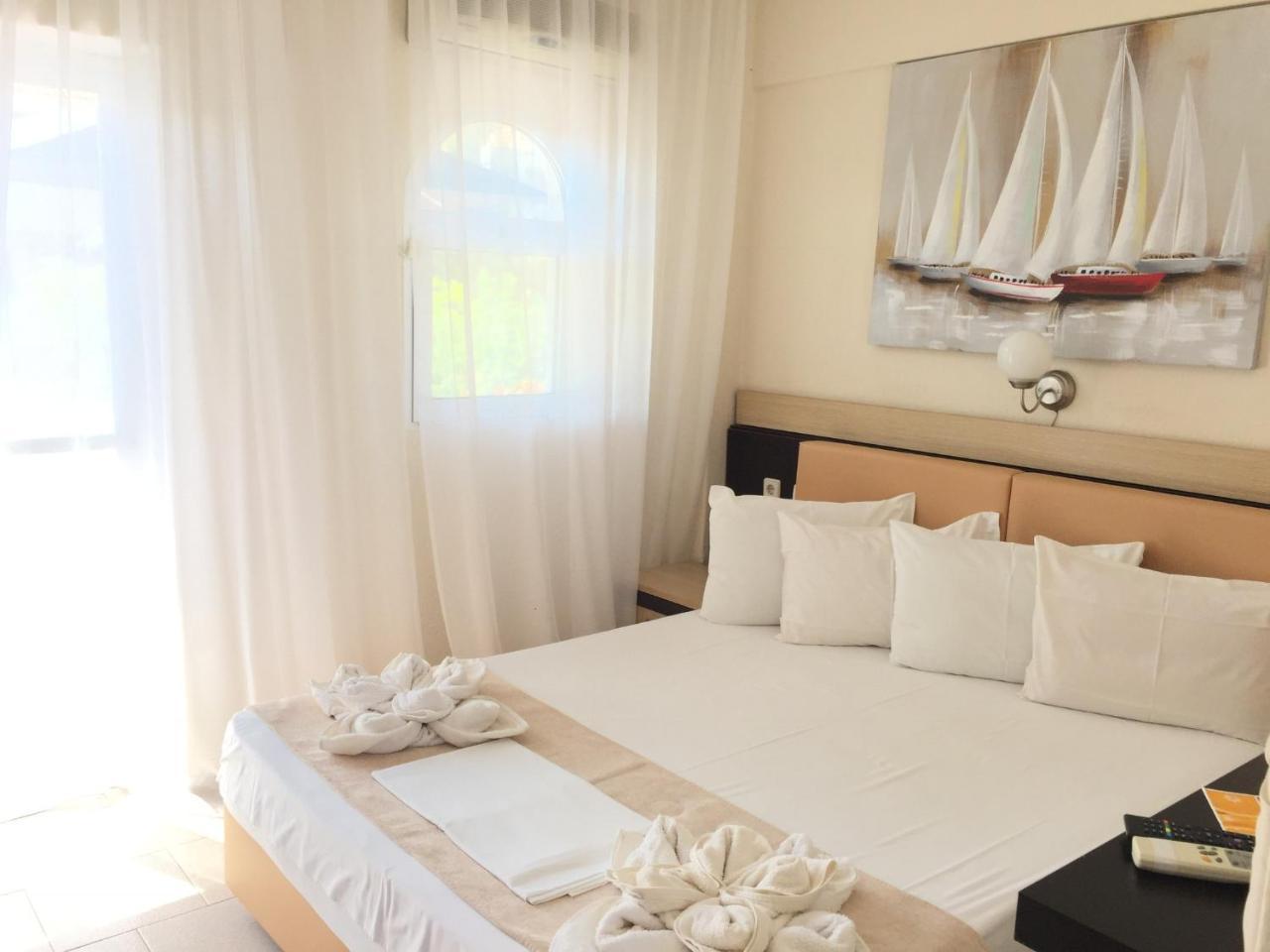 Hotel Alexandros II Toroni Buitenkant foto
